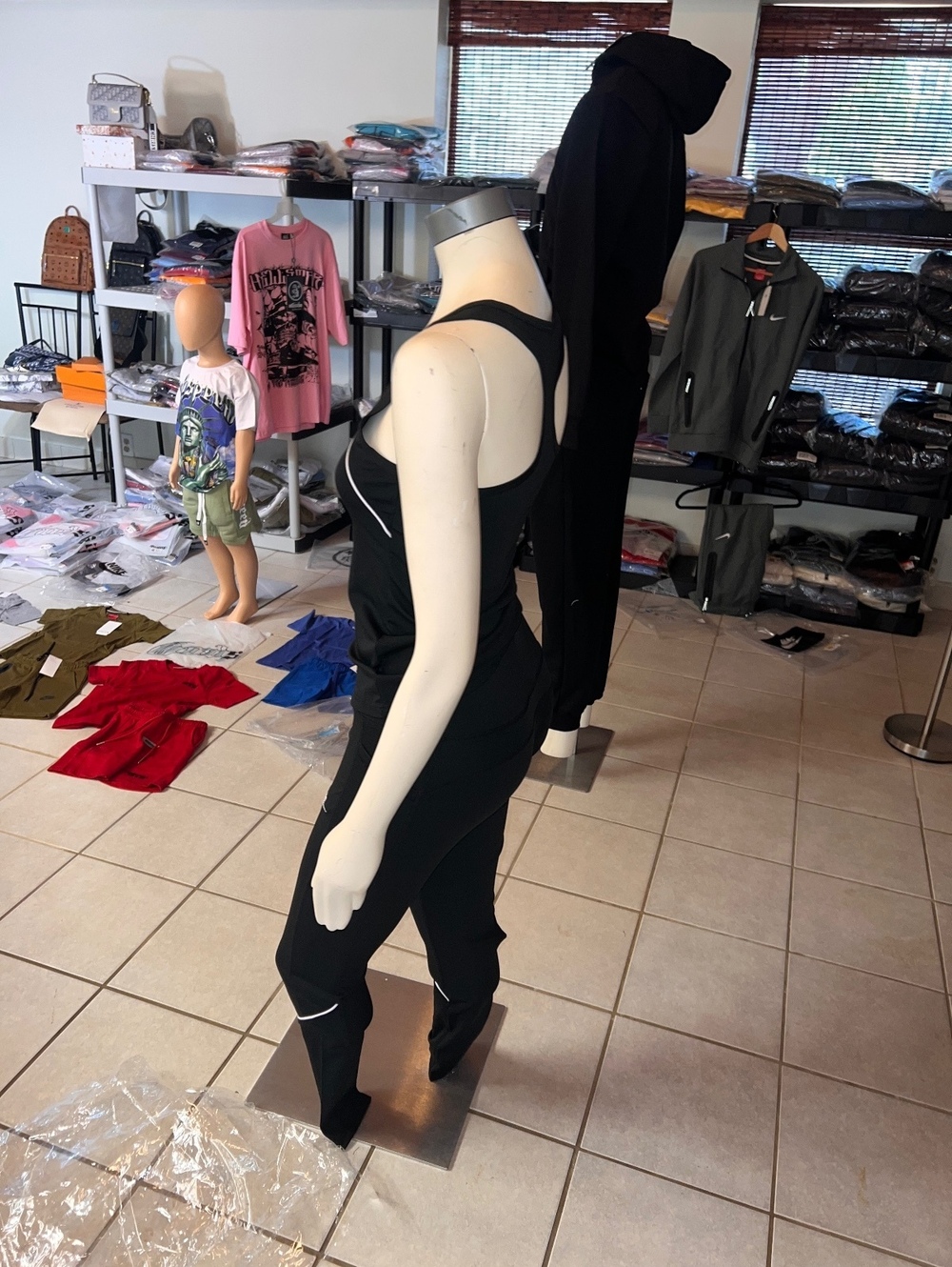 Women’s 3 piece Nike set small - Picture 6 of 6